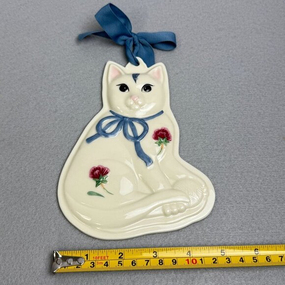 Lenox Kitten Cat Poppies design from the Blue Barnyard Collection - Picture 5 of 7